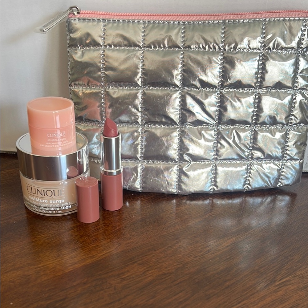 Clinique Bundle with Makeup Case